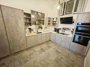 Kitchen- click for photo gallery